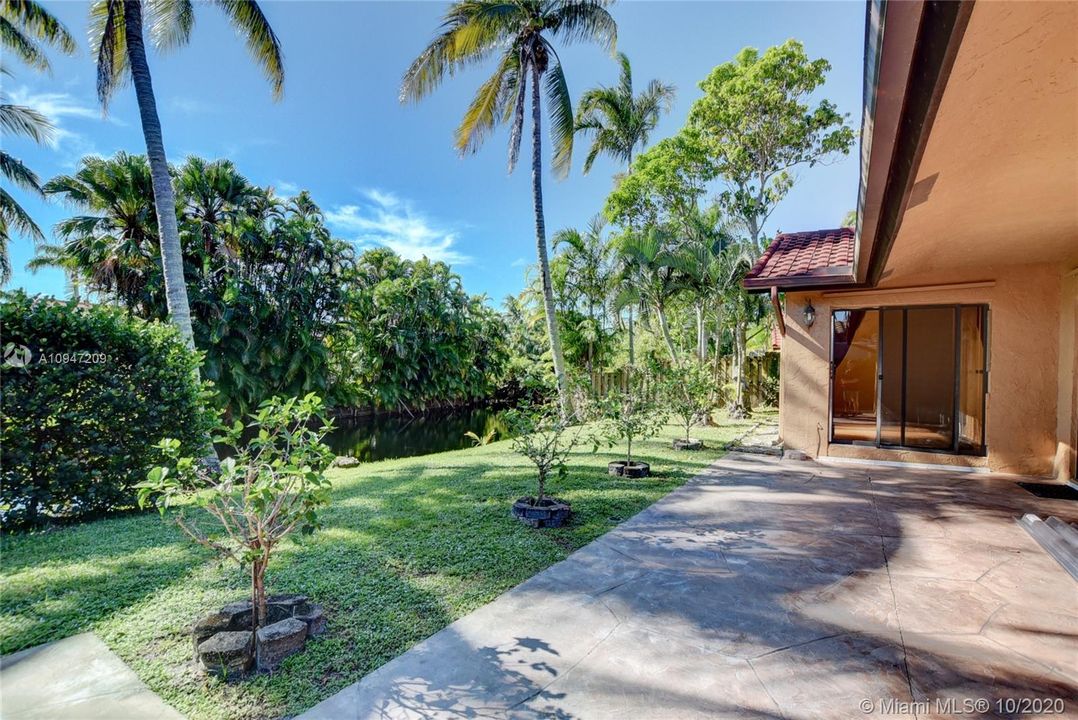 Недавно продано: $549,999 (4 спален, 2 ванн, 1915 Квадратных фут)