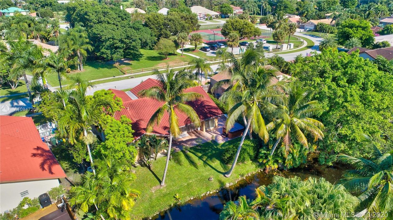 Недавно продано: $549,999 (4 спален, 2 ванн, 1915 Квадратных фут)