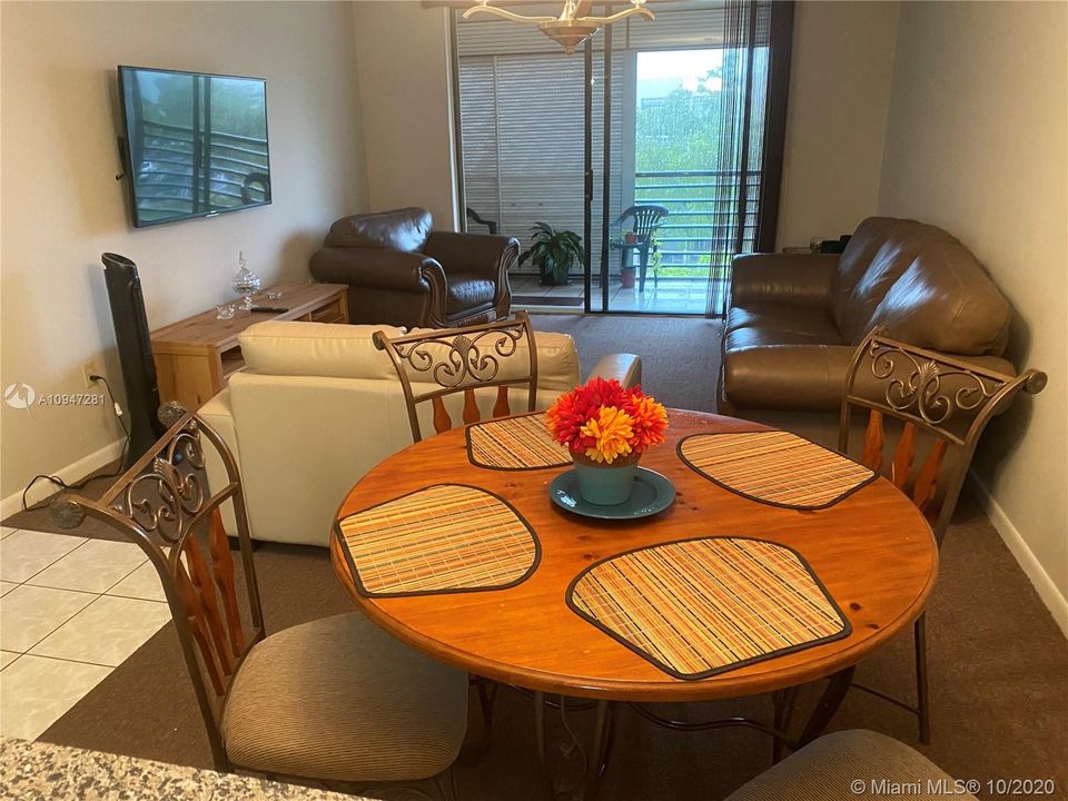 Vendido Recientemente: $109,500 (1 camas, 1 baños, 773 Pies cuadrados)