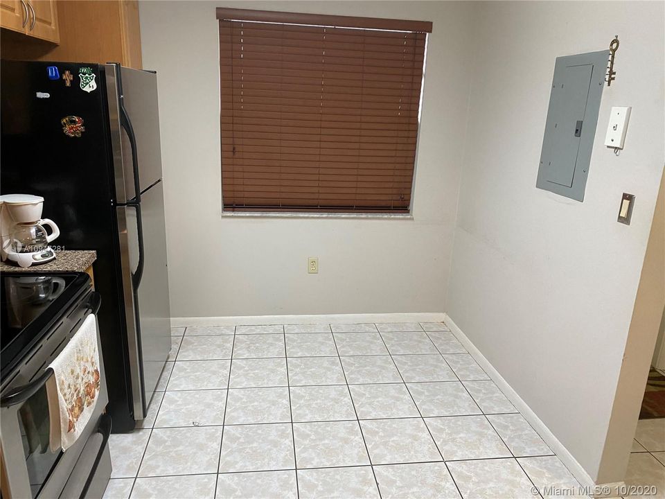 Vendido Recientemente: $109,500 (1 camas, 1 baños, 773 Pies cuadrados)
