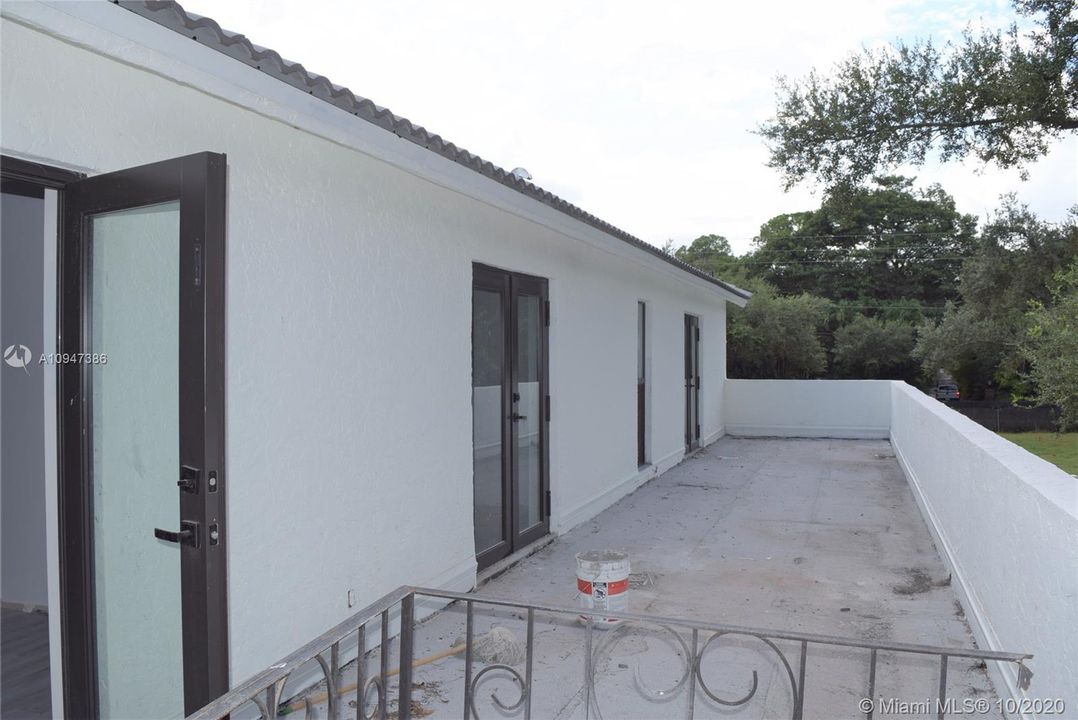 Recently Rented: $5,000 (5 beds, 4 baths, 3353 Square Feet)