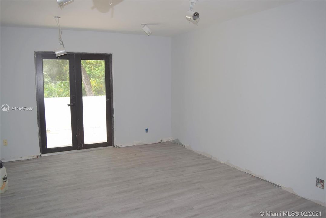 Recently Rented: $5,000 (5 beds, 4 baths, 3353 Square Feet)