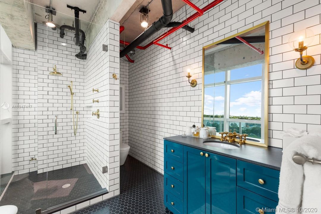 Vendido Recientemente: $3,900,000 (5 camas, 5 baños, 5436 Pies cuadrados)