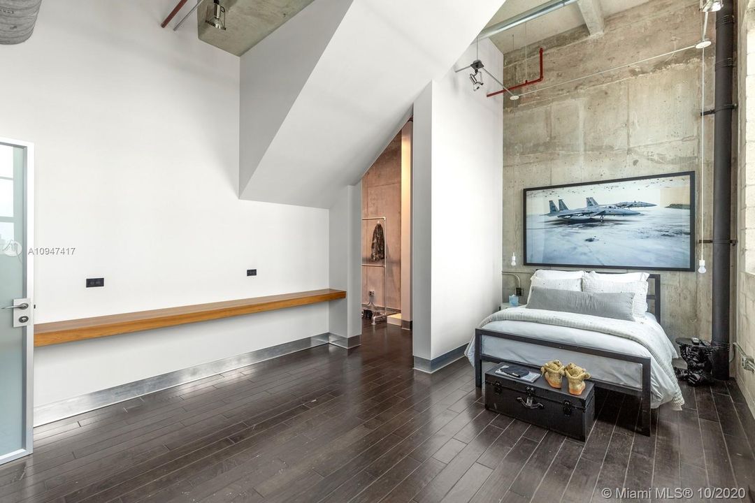 Vendido Recientemente: $3,900,000 (5 camas, 5 baños, 5436 Pies cuadrados)