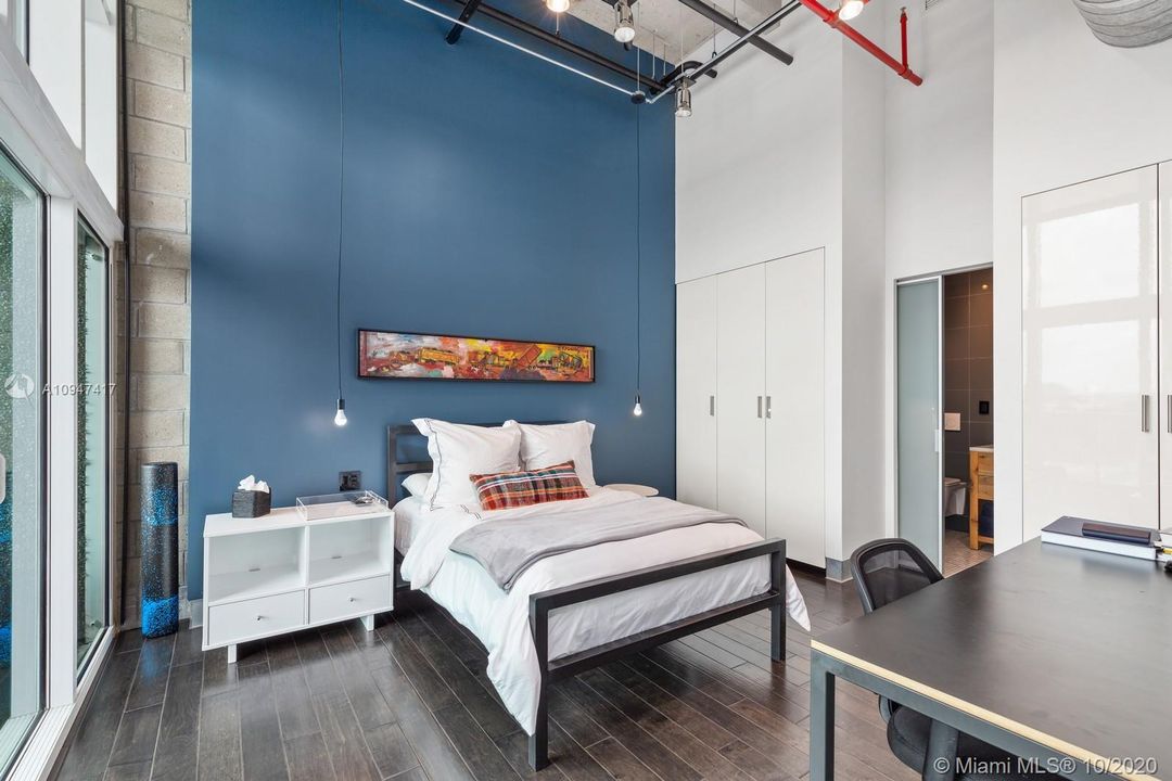 Vendido Recientemente: $3,900,000 (5 camas, 5 baños, 5436 Pies cuadrados)