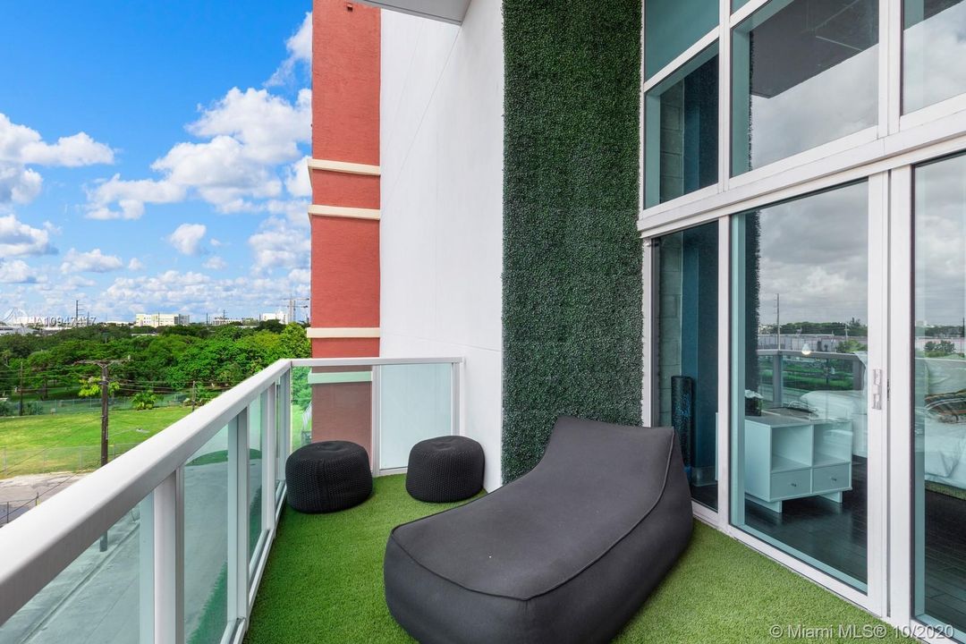 Vendido Recientemente: $3,900,000 (5 camas, 5 baños, 5436 Pies cuadrados)