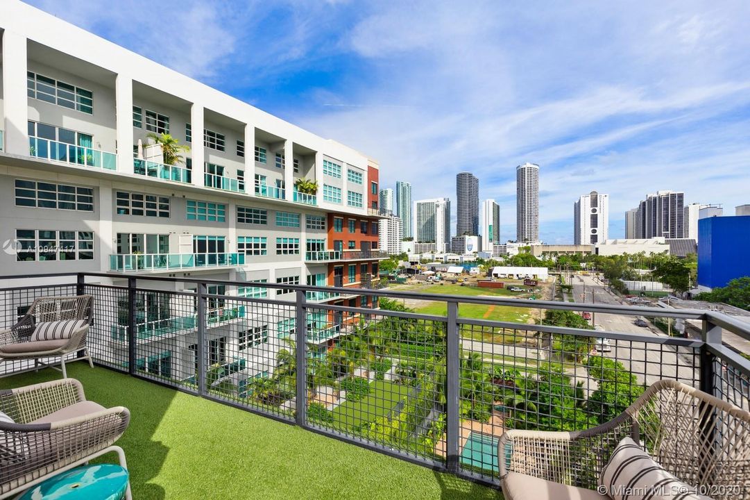 Vendido Recientemente: $3,900,000 (5 camas, 5 baños, 5436 Pies cuadrados)