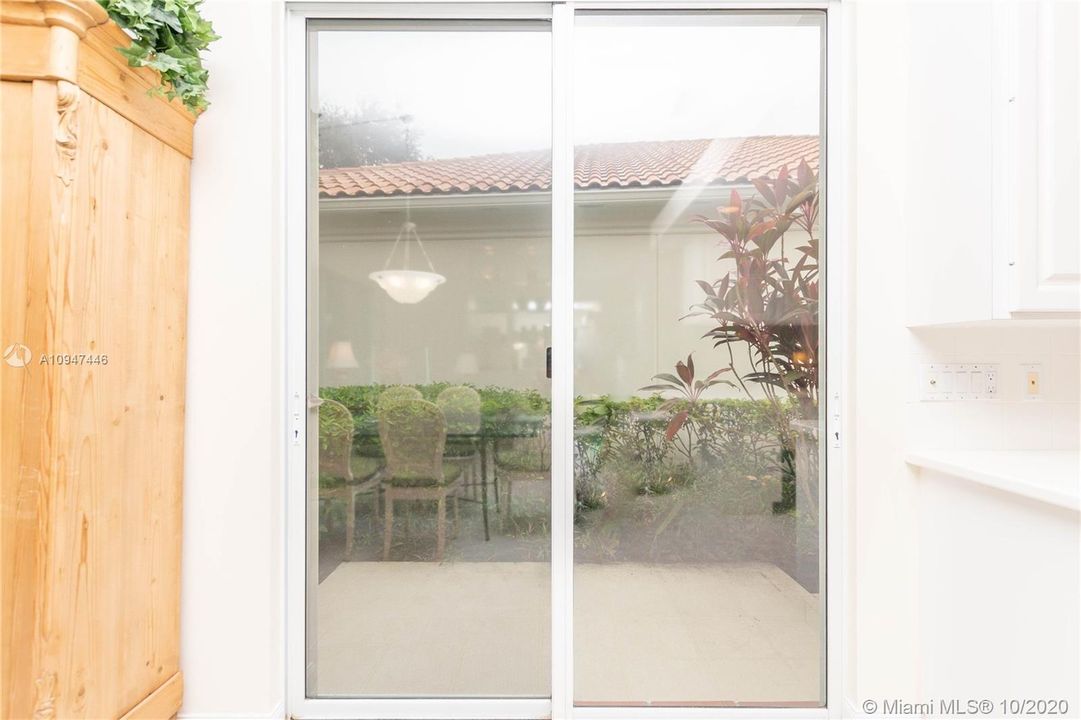 Vendido Recientemente: $519,000 (3 camas, 2 baños, 2000 Pies cuadrados)