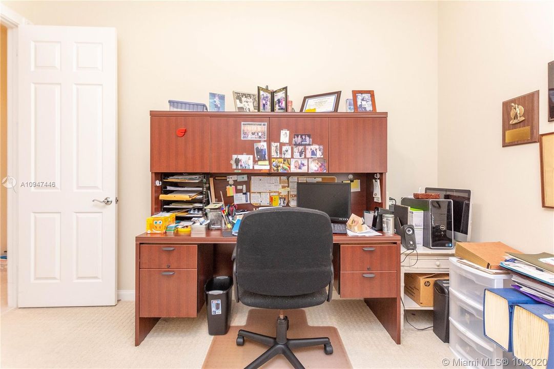 Vendido Recientemente: $519,000 (3 camas, 2 baños, 2000 Pies cuadrados)