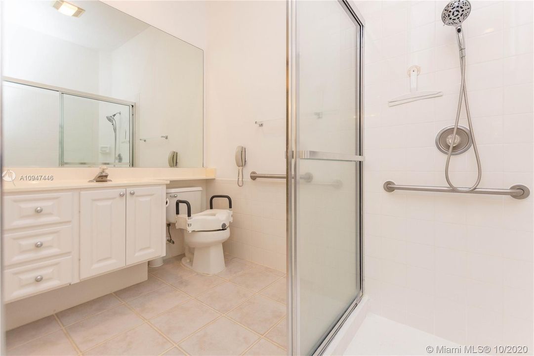 Vendido Recientemente: $519,000 (3 camas, 2 baños, 2000 Pies cuadrados)