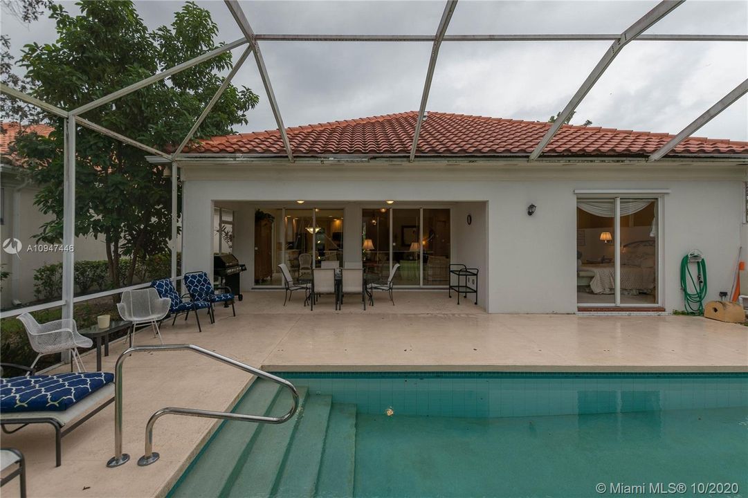 Vendido Recientemente: $519,000 (3 camas, 2 baños, 2000 Pies cuadrados)