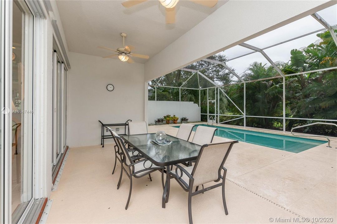 Vendido Recientemente: $519,000 (3 camas, 2 baños, 2000 Pies cuadrados)