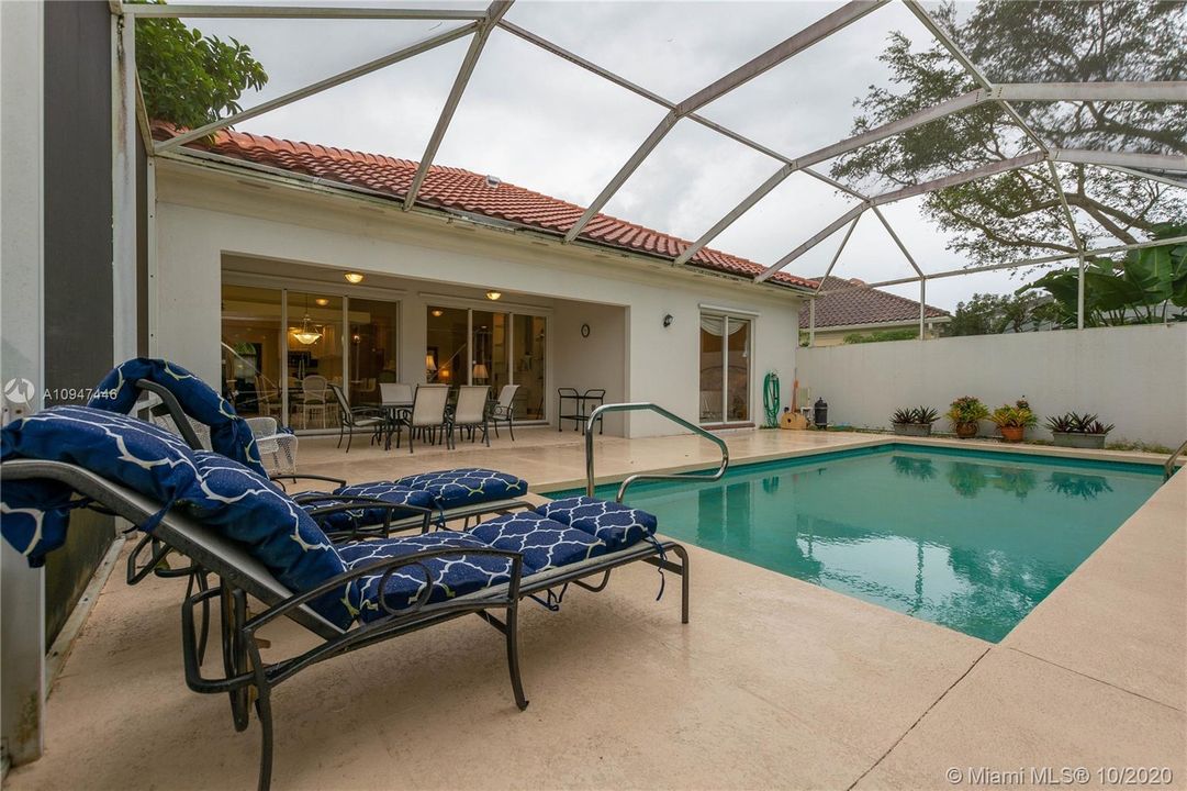 Vendido Recientemente: $519,000 (3 camas, 2 baños, 2000 Pies cuadrados)