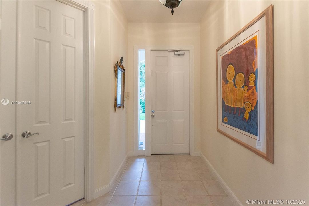 Vendido Recientemente: $519,000 (3 camas, 2 baños, 2000 Pies cuadrados)