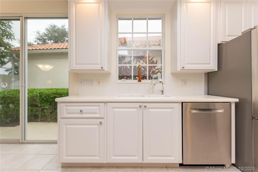 Vendido Recientemente: $519,000 (3 camas, 2 baños, 2000 Pies cuadrados)