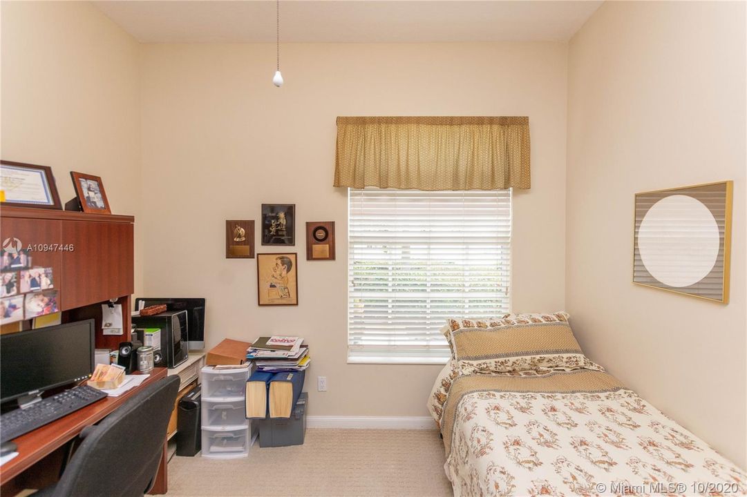 Vendido Recientemente: $519,000 (3 camas, 2 baños, 2000 Pies cuadrados)