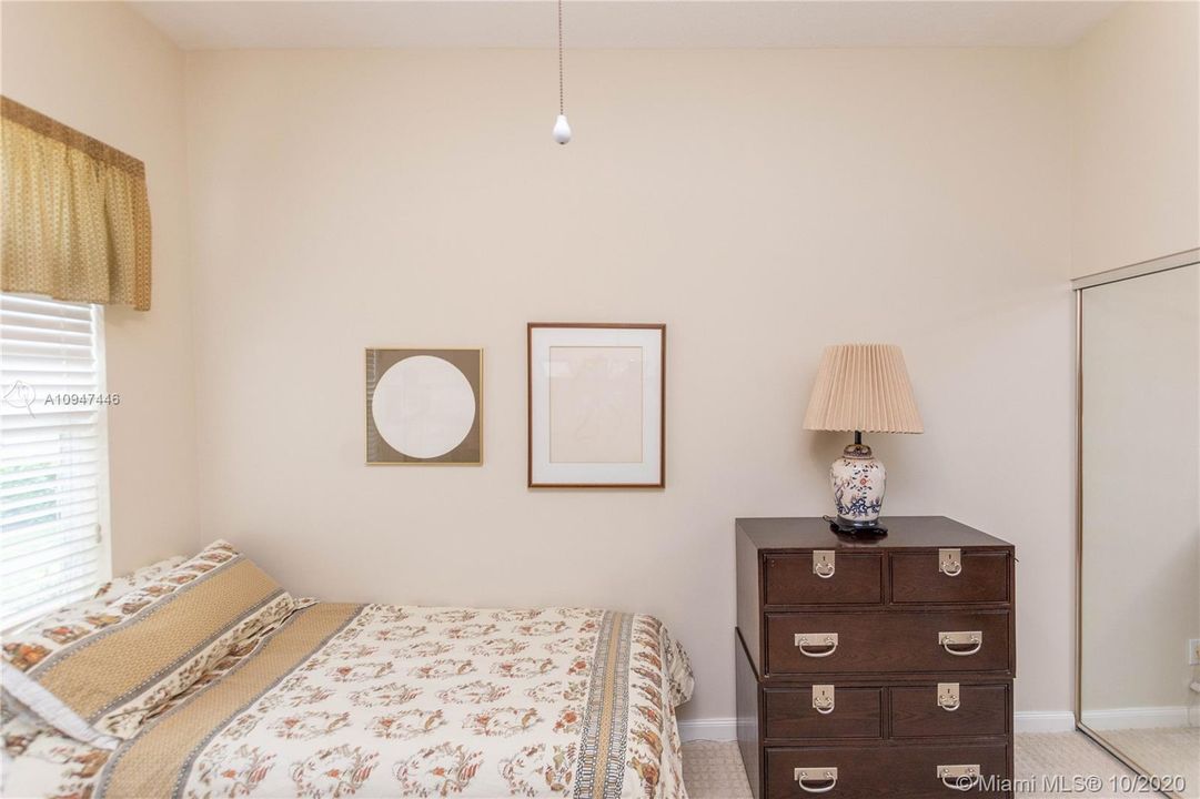 Vendido Recientemente: $519,000 (3 camas, 2 baños, 2000 Pies cuadrados)