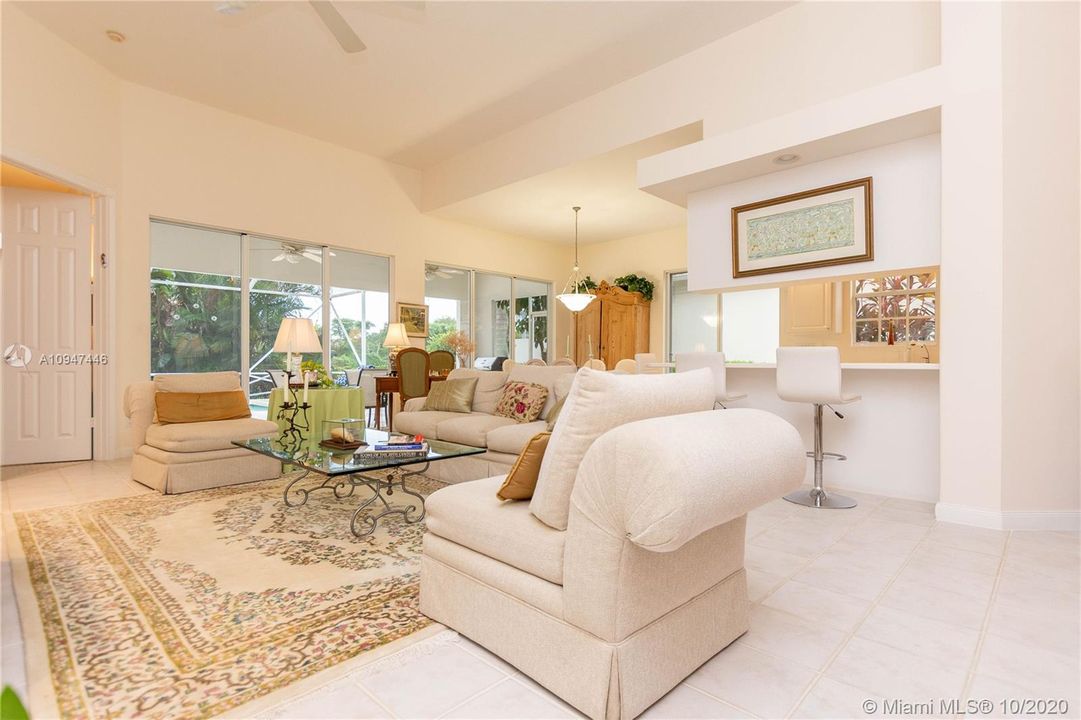 Vendido Recientemente: $519,000 (3 camas, 2 baños, 2000 Pies cuadrados)