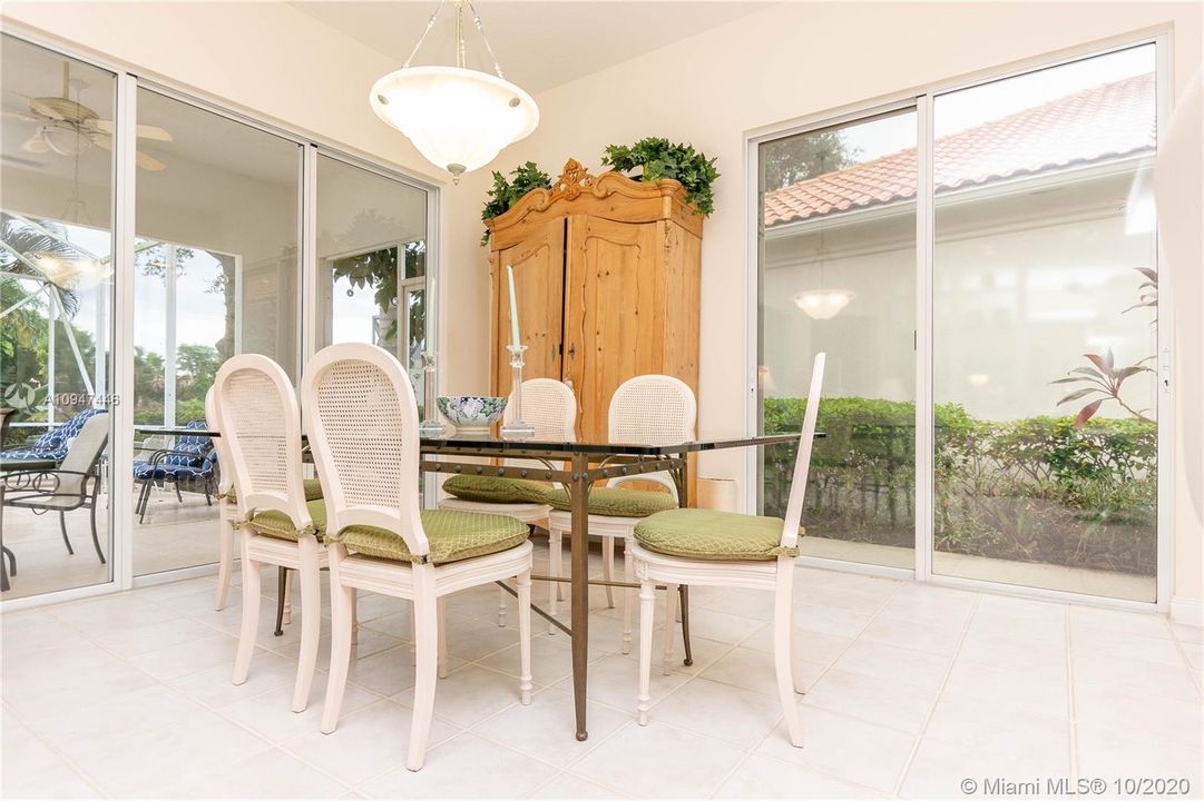 Vendido Recientemente: $519,000 (3 camas, 2 baños, 2000 Pies cuadrados)