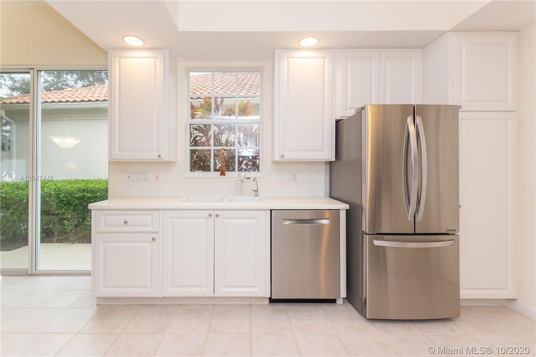 Vendido Recientemente: $519,000 (3 camas, 2 baños, 2000 Pies cuadrados)
