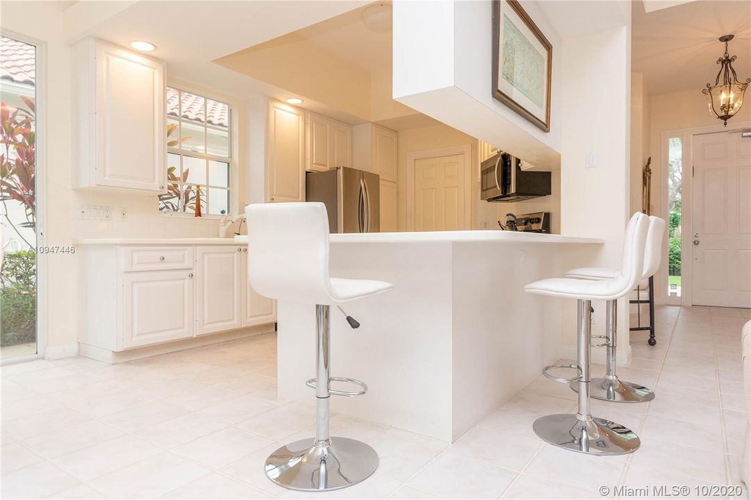 Vendido Recientemente: $519,000 (3 camas, 2 baños, 2000 Pies cuadrados)
