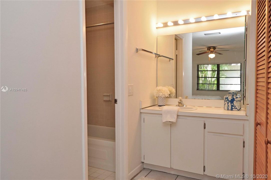 Master Vanity & oversized closet (to the right)