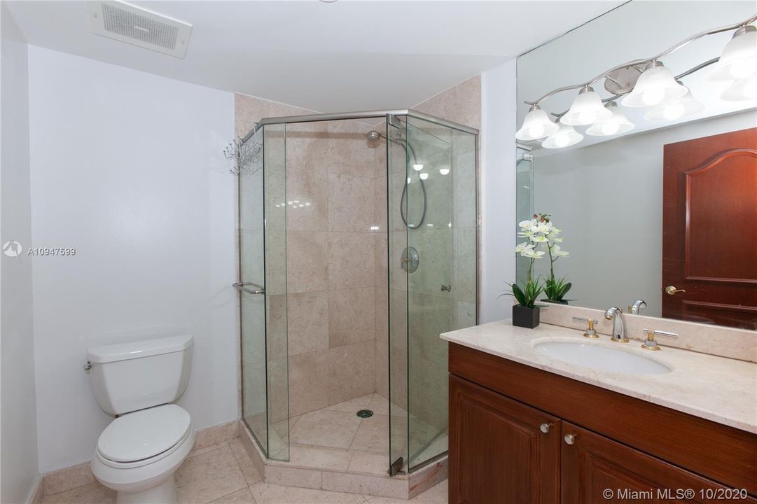 最近售出: $1,645,000 (3 贝兹, 3 浴室, 3274 平方英尺)