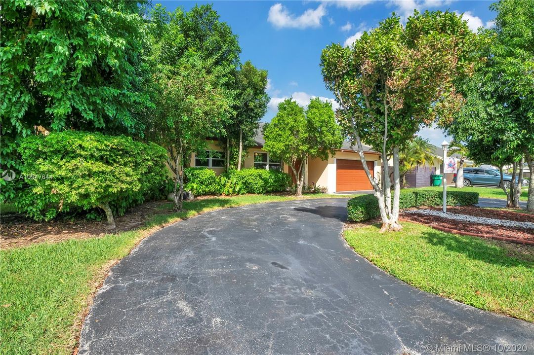 Recently Sold: $429,900 (4 beds, 2 baths, 1847 Square Feet)