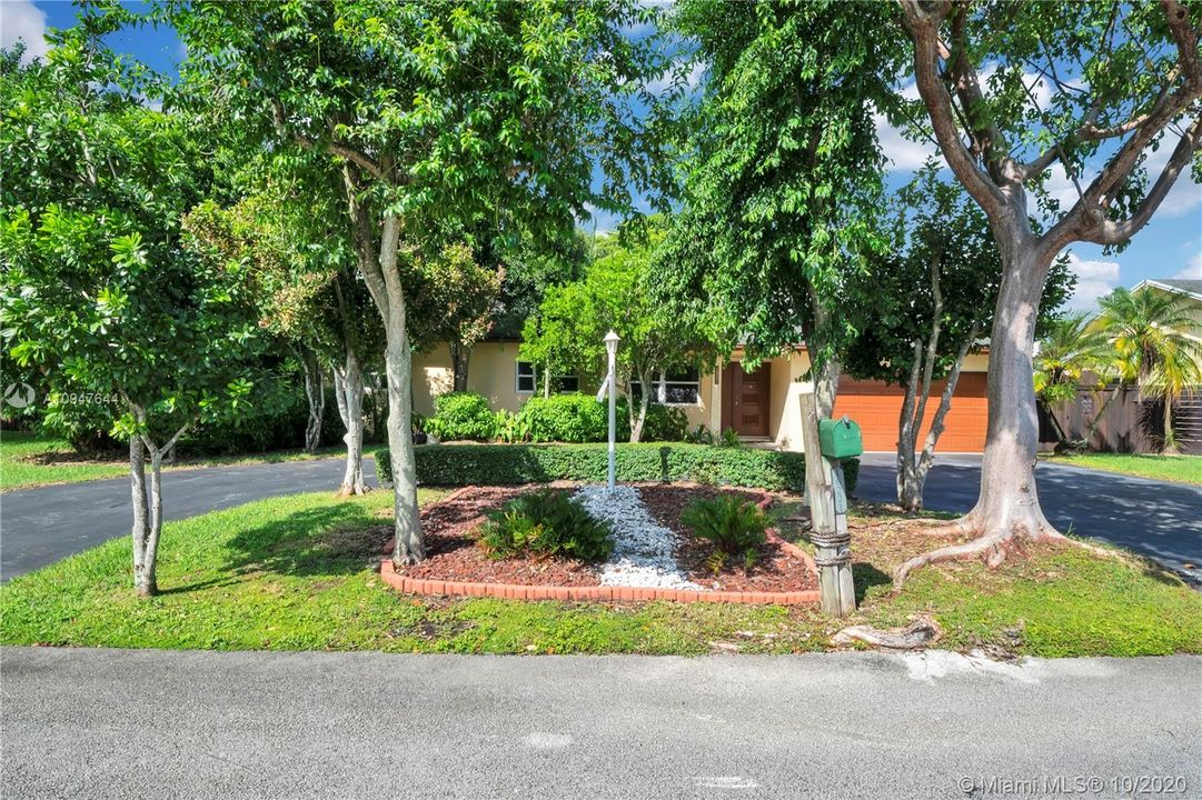 Recently Sold: $429,900 (4 beds, 2 baths, 1847 Square Feet)