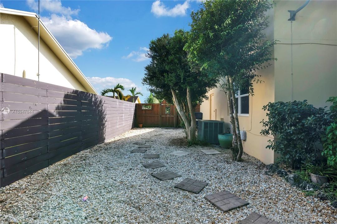 Recently Sold: $429,900 (4 beds, 2 baths, 1847 Square Feet)