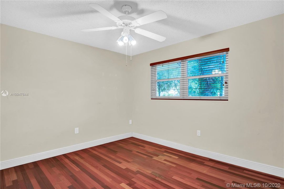 Recently Sold: $429,900 (4 beds, 2 baths, 1847 Square Feet)