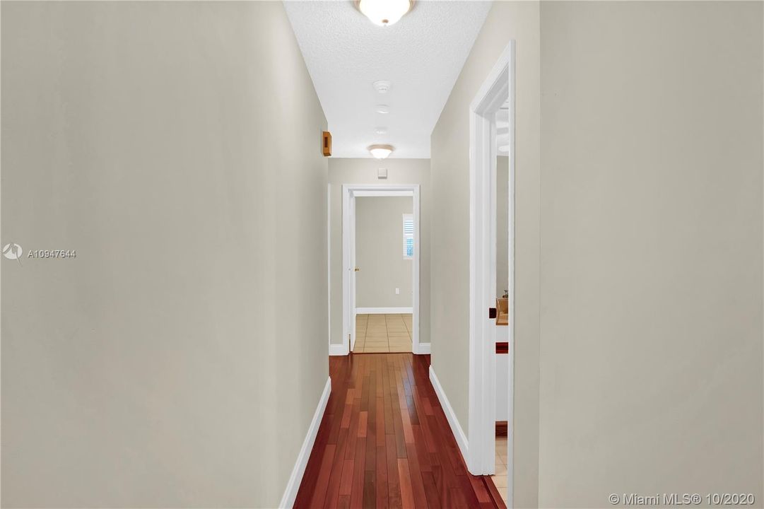 Recently Sold: $429,900 (4 beds, 2 baths, 1847 Square Feet)
