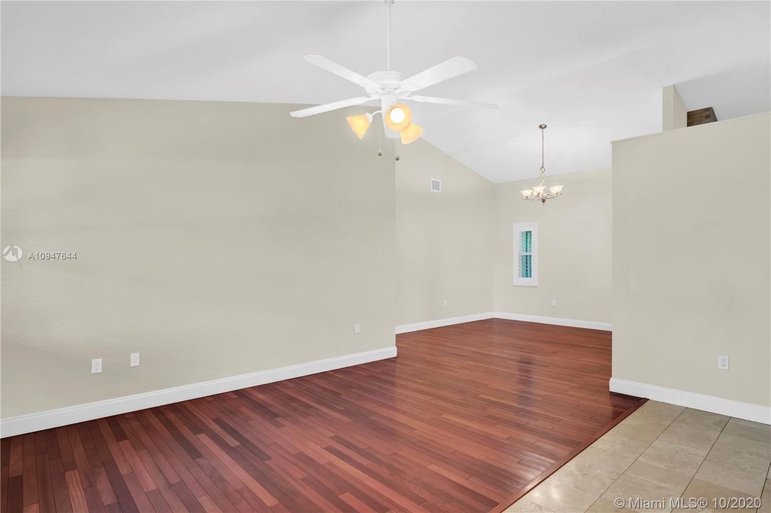 Recently Sold: $429,900 (4 beds, 2 baths, 1847 Square Feet)