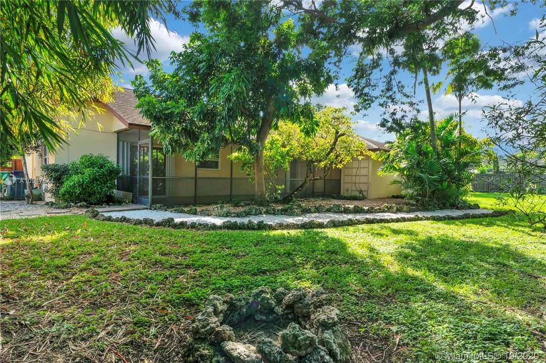 Recently Sold: $429,900 (4 beds, 2 baths, 1847 Square Feet)