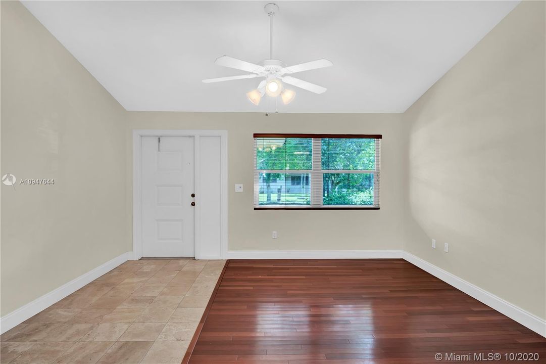Recently Sold: $429,900 (4 beds, 2 baths, 1847 Square Feet)