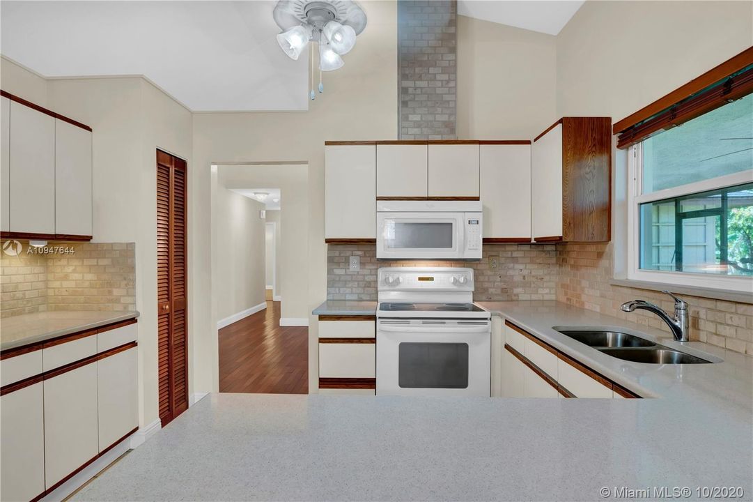 Recently Sold: $429,900 (4 beds, 2 baths, 1847 Square Feet)