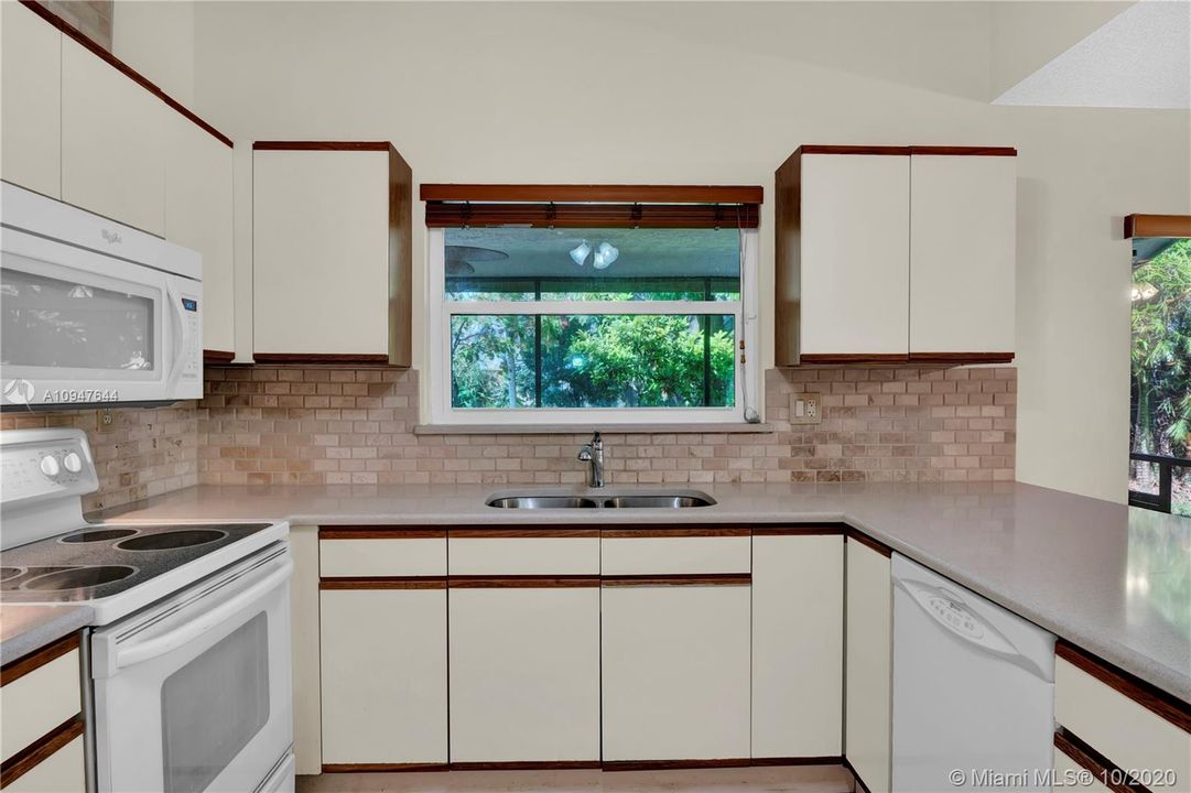 Recently Sold: $429,900 (4 beds, 2 baths, 1847 Square Feet)