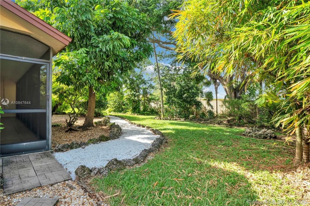 Recently Sold: $429,900 (4 beds, 2 baths, 1847 Square Feet)