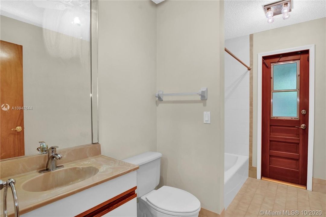 Recently Sold: $429,900 (4 beds, 2 baths, 1847 Square Feet)