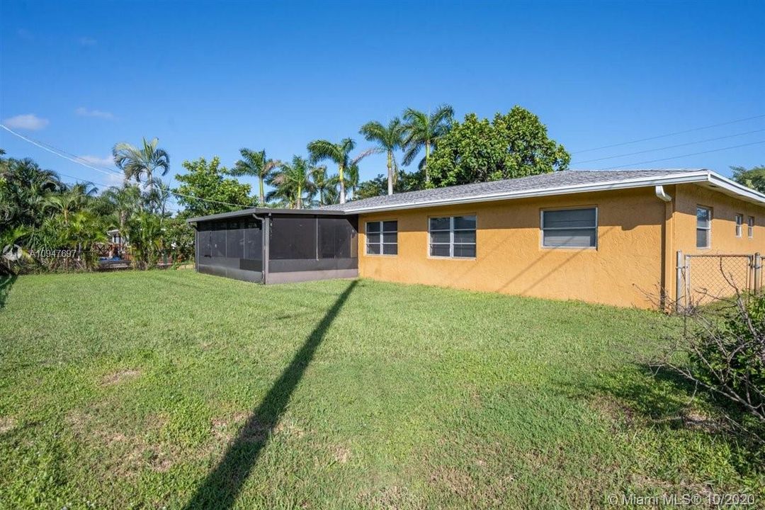 Vendido Recientemente: $320,000 (3 camas, 2 baños, 1514 Pies cuadrados)