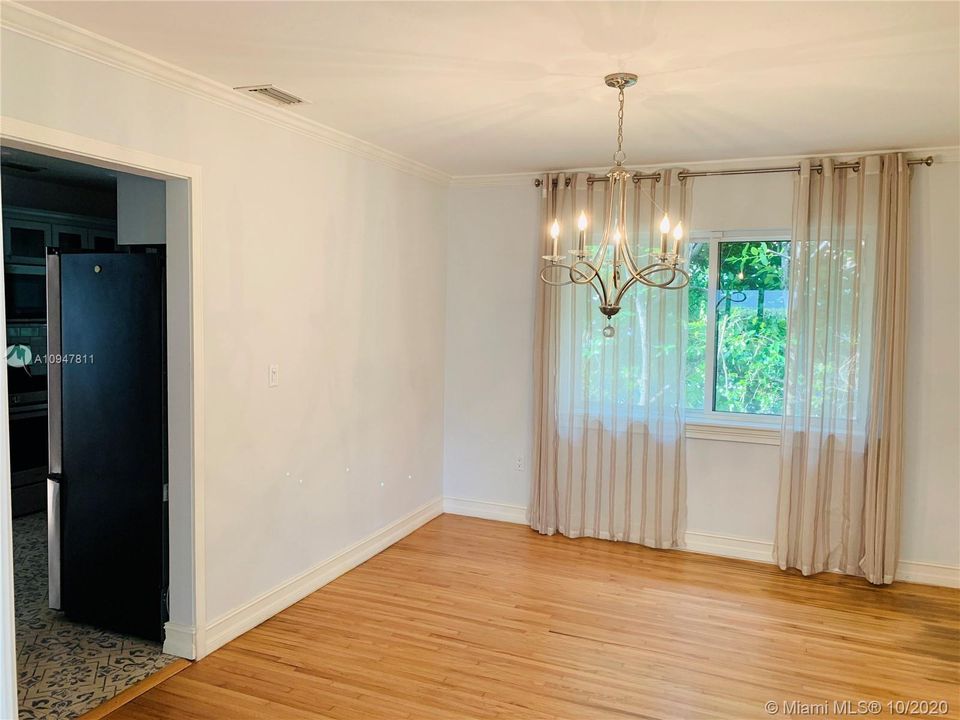Recently Rented: $4,200 (3 beds, 2 baths, 1723 Square Feet)