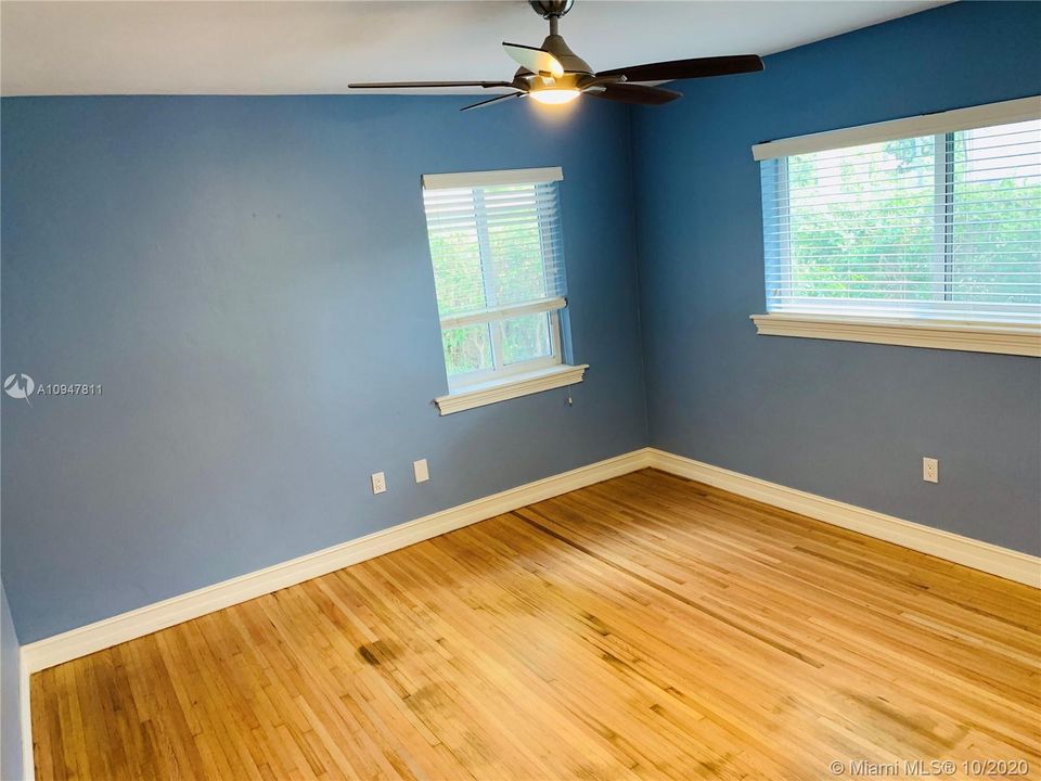 Recently Rented: $4,200 (3 beds, 2 baths, 1723 Square Feet)