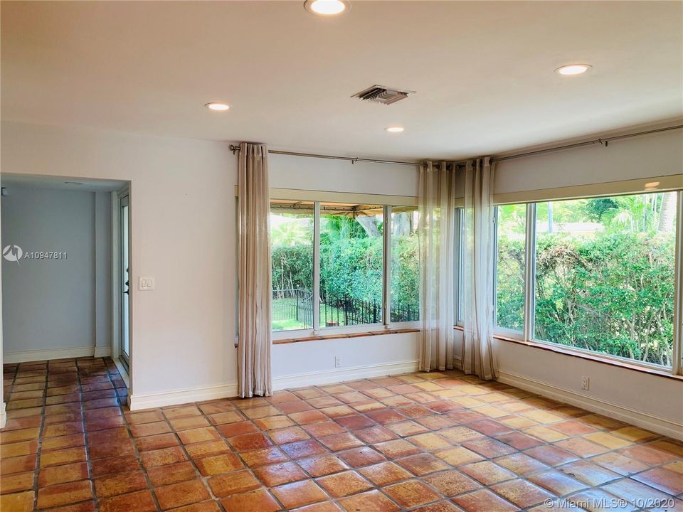 Recently Rented: $4,200 (3 beds, 2 baths, 1723 Square Feet)