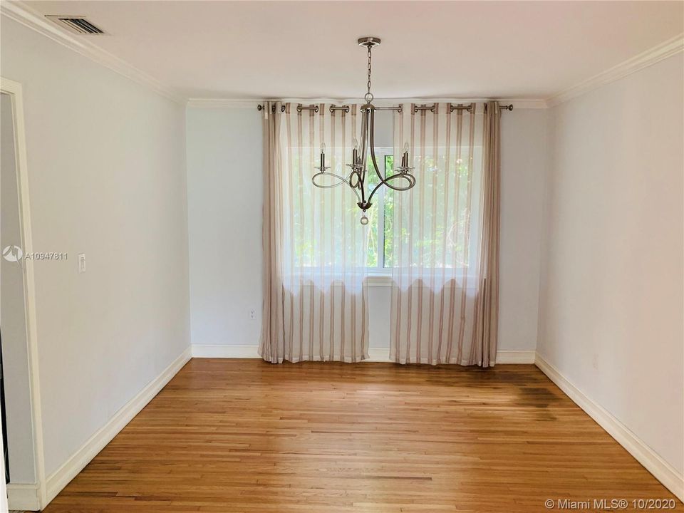 Recently Rented: $4,200 (3 beds, 2 baths, 1723 Square Feet)