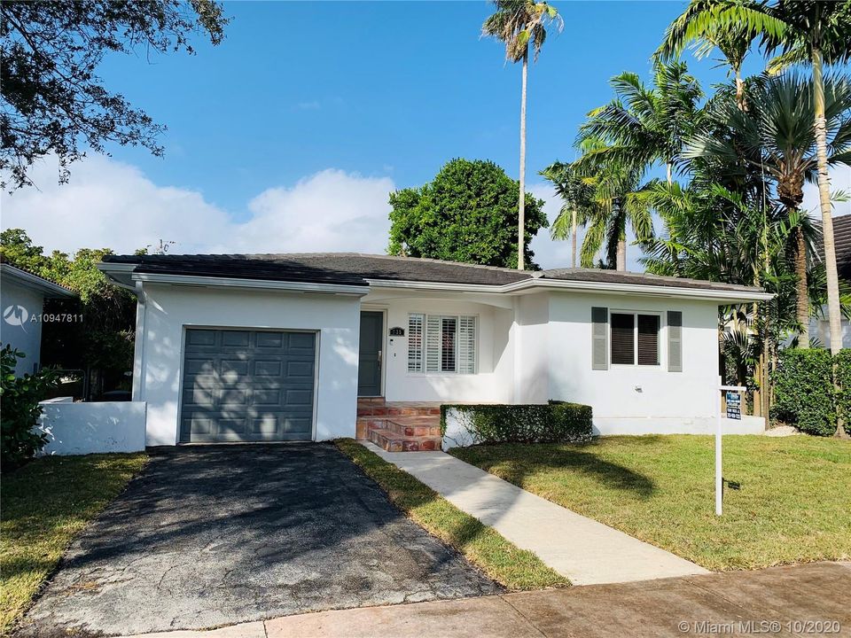 Recently Rented: $4,200 (3 beds, 2 baths, 1723 Square Feet)