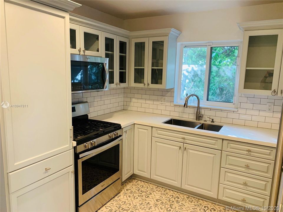 Recently Rented: $4,200 (3 beds, 2 baths, 1723 Square Feet)