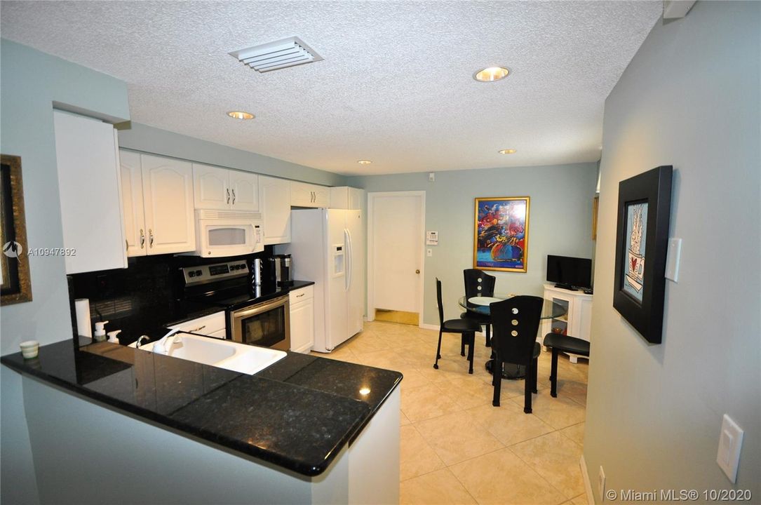 Vendido Recientemente: $360,000 (3 camas, 2 baños, 1443 Pies cuadrados)