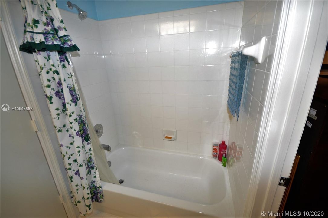 Vendido Recientemente: $360,000 (3 camas, 2 baños, 1443 Pies cuadrados)