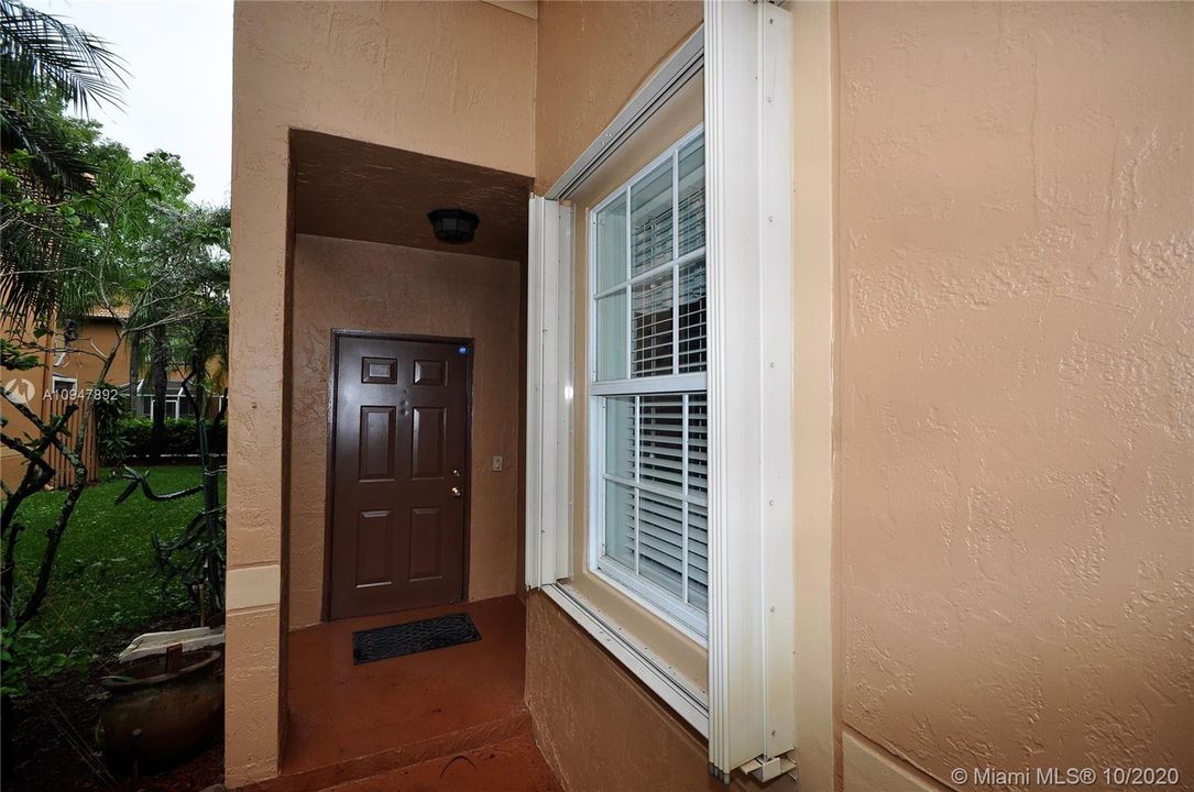 Vendido Recientemente: $360,000 (3 camas, 2 baños, 1443 Pies cuadrados)