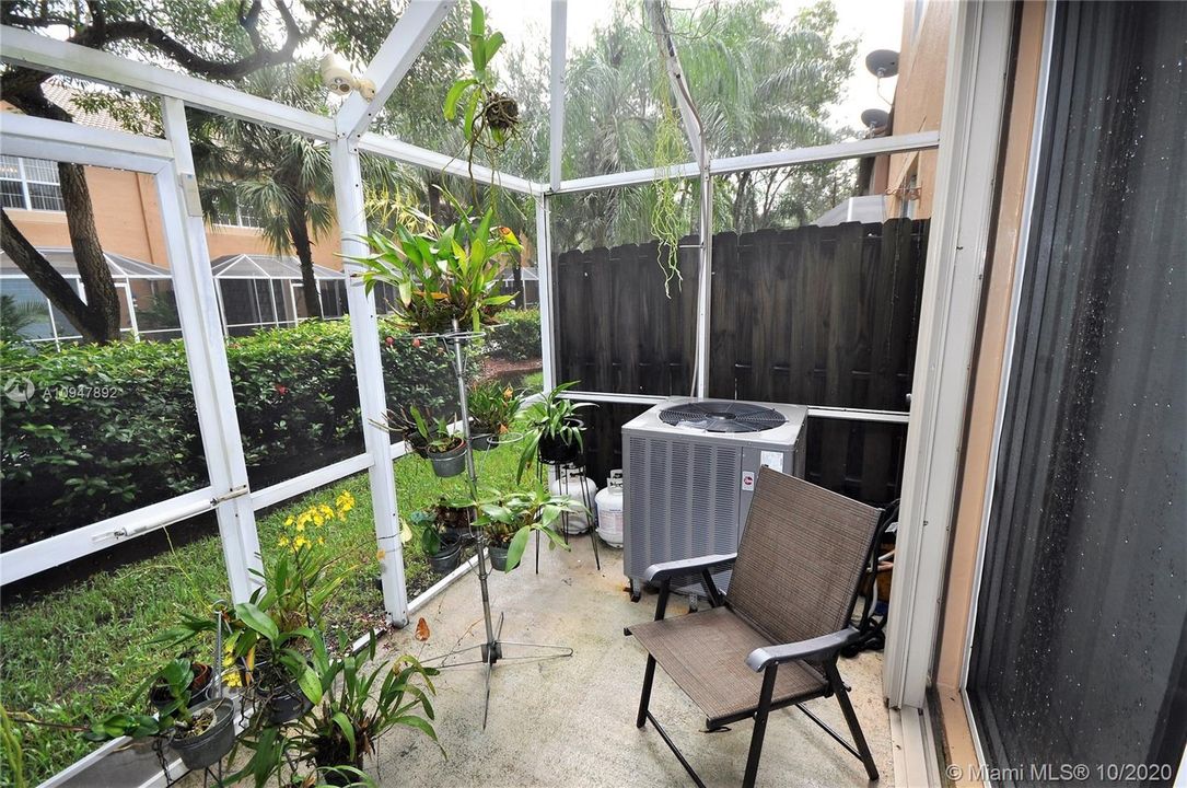 Vendido Recientemente: $360,000 (3 camas, 2 baños, 1443 Pies cuadrados)